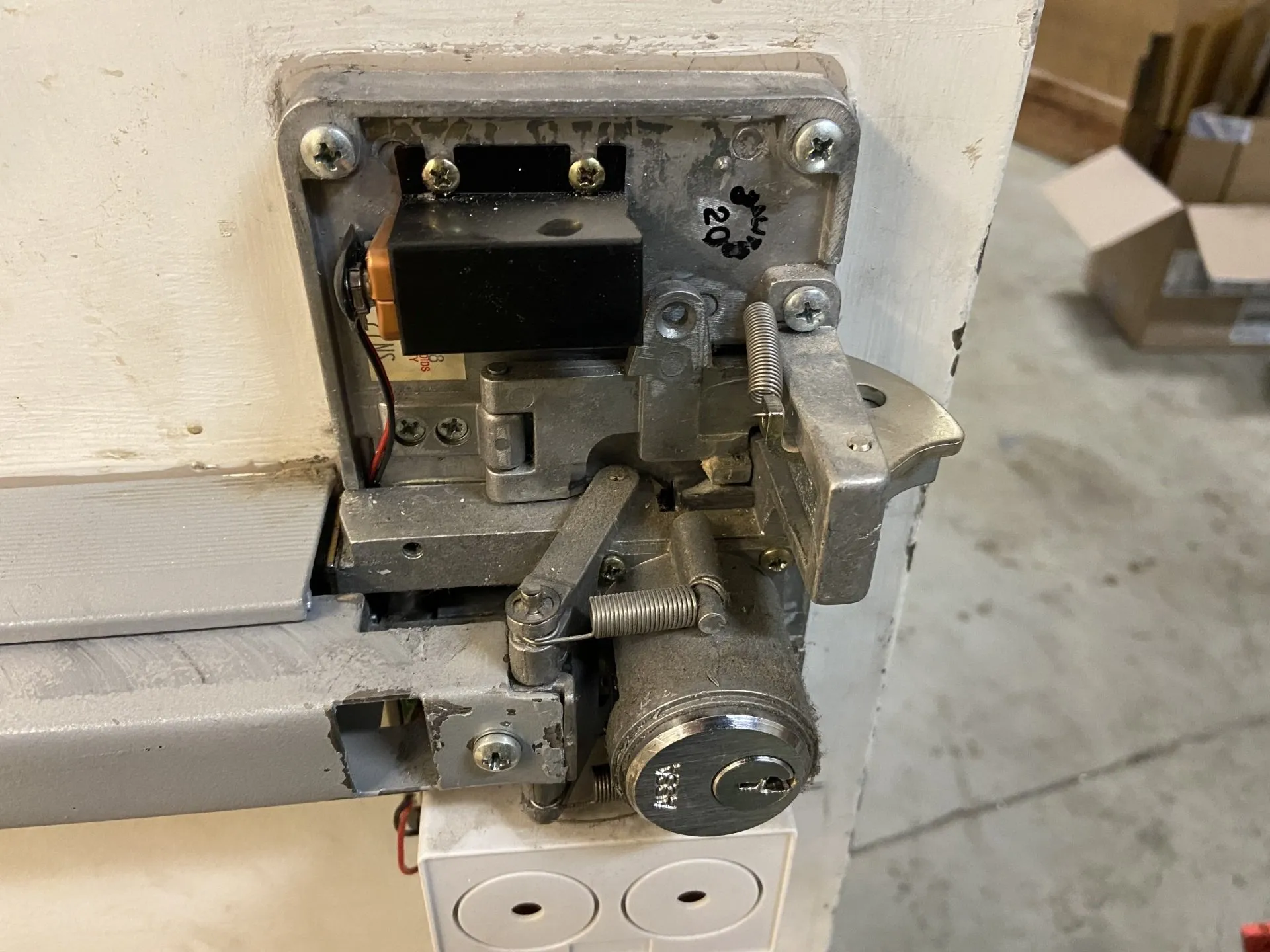 Panic – Exit Bar at the mall malfunctioned and repaired